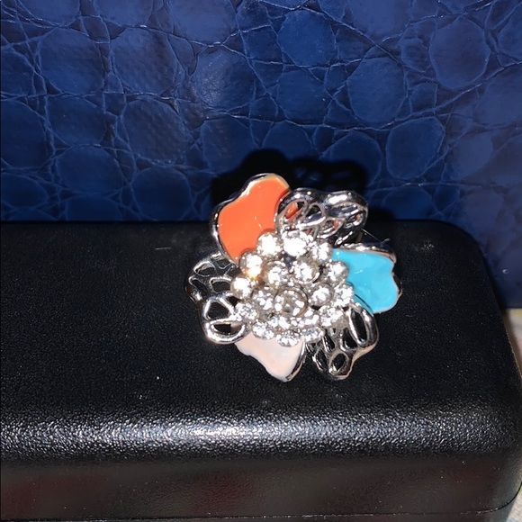 Unique flower ring - Picture 2 of 8